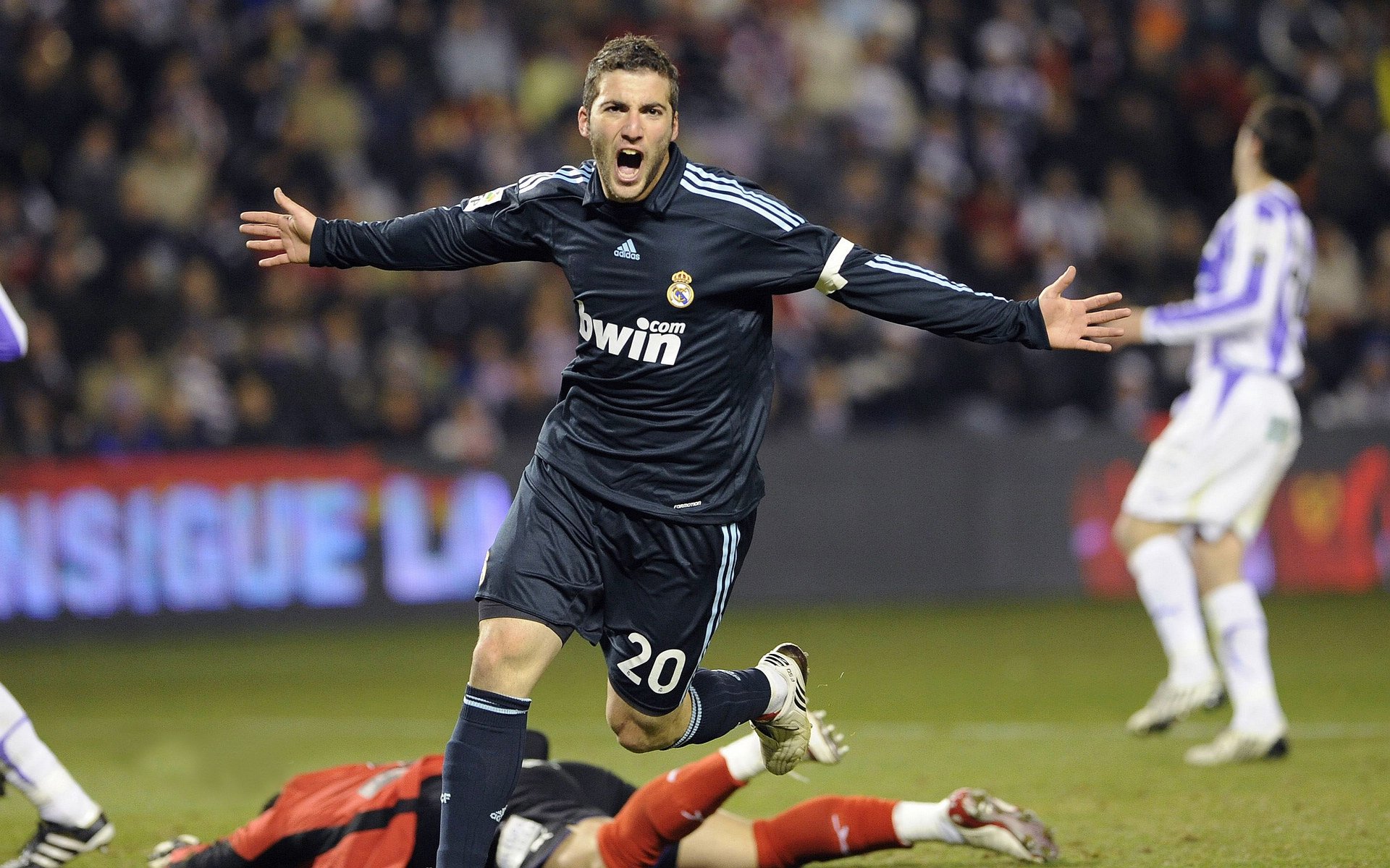 赛道烽火,威廉姆斯鏖战迈凯伦,塞恩斯点燃赛场